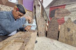 Seniman Ponorogo "sulap" limbah kayu jadi kerajinan bernilai seni