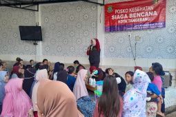 Dinkes Kota Tangerang bagikan lysol disinfektan untuk warga terdampak banjir