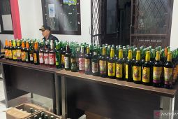 167 botol miras dari kios berkedok depot jamu di Cianjur disita