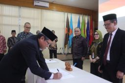 Rektor Unja lantik kepala unit penunjang akademik