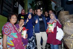 BSI bagi makanan dan alat kebersihan kepada korban banjir Jabodetabek