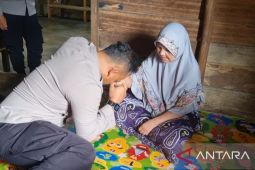 Jumat berkah, Polres Bangka Selatan berikan bantuan paket sembako kepada lansia