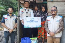 PLN distributes Ramadan packages for underprivileged communities