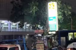 Satpol PP Jakbar tertibkan pedagang kali lima di area Kota Tua