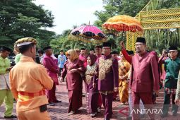 Bupati Bone Bolango jalani prosesi adat Moloopu