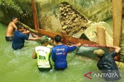 Daerah irigasi Paya Sordang yang jebol diperbaiki sementara