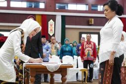 Aisyah Agustiar lantik Warnita Heriyus sebagai Ketua Dekranasda Murung Raya