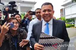 Haji Isam hingga Aguan sambangi Istana dengan jas