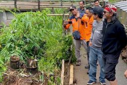 Bupati Temanggung tinjau korban longsor