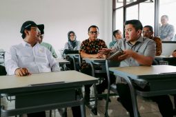 Seskab Teddy dan Mensos Saifullah meninjau Sekolah Rakyat di Bekasi