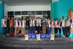 Pegawai PLN UID Kalbar tebar berkah di bulan suci Ramadhan