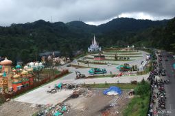 Pemkab Bogor lega tempat wisata Hibisc Fantasy Puncak dibongkar "pemilik sendiri"