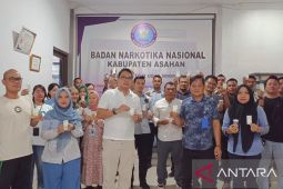 Personel BNN Kabupaten Asahan di tes urine