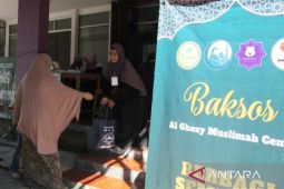 Tahsin Al Ghozy bagikan 1.100 paket sembako untuk guru Quran di Bogor