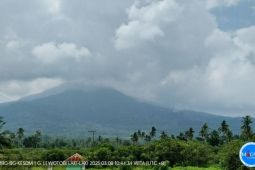 Gunung Lewotobi Laki-laki erupsi dua kali dalam enam jam