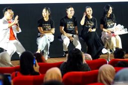 Pemeran series "Santri Pilihan Bunda 2" sapa penggemar di Surabaya