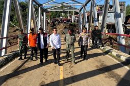 Wapres minta rehab prasarana dan relokasi warga pascabanjir Sukabumi
