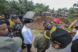 Gubernur Jambi tinjau jalan amblas di Bungo