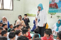 Harakah Majelis Taklim salurkan peralatan sekolah ke anak korban banjir Bekasi