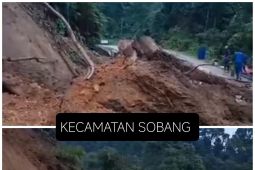 Ruas jalan menuju wisata negeri di atas awan terdampak longsor