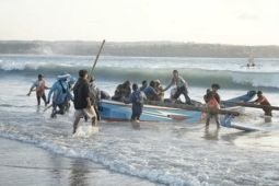 Waspadai gelombang tinggi 2,5 meter di perairan Kalsel