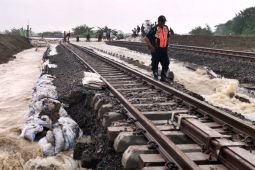 Banjir rendam rel di Grobogan ganggu perjalanan KA Semarang-Surabaya