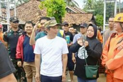 Ratusan keluarga di Purwakarta mengungsi akibat banjir tanggul sungai Cinangka jebol