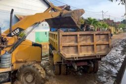 Pemkot Kendari kerahkan alat berat bersihkan sedimen banjir