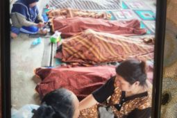 Polisi bantu evakuasi 7 korban longsor di tambang emas ilegal Gunung Botak Maluku