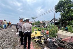 Sejumlah kereta api terdampak imbas laka KA dan truk di Kediri