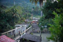 Gubernur Sumut  programkan pembangunan jembatan ambruk di Nias Barat