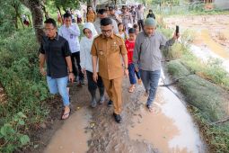 Gubernur Andra Soni ajak Pemkab Serang selesaikan jalan rusak di Pontang