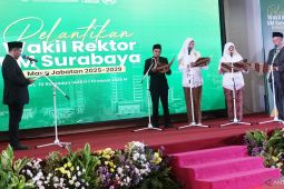 Rektor UM Surabaya lantik empat wakil rektor baru periode 2025-2029