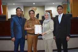 Wakil Wali Kota Pontianak sampaikan jawaban atas tiga raperda