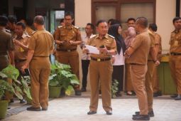 Pastikan kedisiplinan pegawai, Wabup Mad Hasnurin sidak OPD