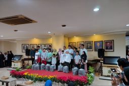 DPRD Surabaya salurkan santunan bagi anak yatim piatu