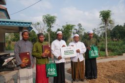Lazisnu Jatim bagi-bagi THR untuk guru ngaji