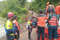 Seorang bocah terbawa arus sungai di Tasikmalaya, belum diketahui nasibnya