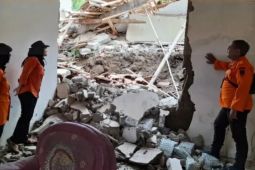 7 rumah rusak dan jalan di Cisarua Purwakarta amblas