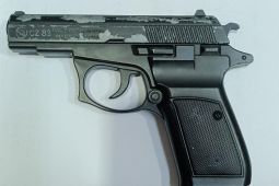 Seorang mantan polisi ditangkap karena hendak peras sopir angkot