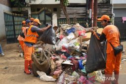 jakarta Timur pakai "pengepokan" tangani sampah banjir