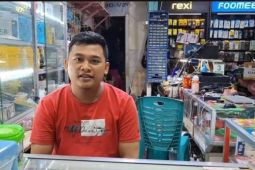 Riyan tambah cabang konter HP berkat pinjaman modal dari Bank Kalbar