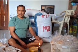 Agus kembangkan usaha tempe dengan modal dari Bank Kalbar