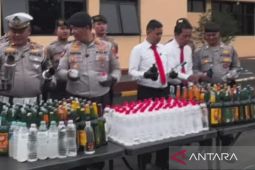 1.447 botol miras dan 214 knalpot bising disita Polres Cianjur