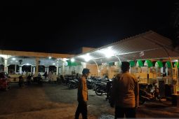 Polisi jaga kendaraan warga saat shalat tarawih di Ogan Ilir