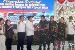 Menteri ATR serahkan sertifikat HPL ke TNI AD di  OKU Timur