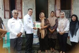 Wabup Belitung serahkan bantuan untuk korban angin kencang