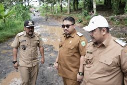 Bupati Subang pastikan segera perbaiki kerusakan jalan di Cikumpay