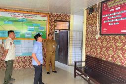 Bupati Lampung Barat kecewa banyak pegawai bolos di jam kerja