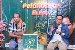 Dua guru besar luncurkan buku berjudul "Anotasi KUHP Nasional"